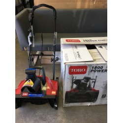 Toro 38381 18 in。 15 amp 电动 1800 功率曲线吹雪机